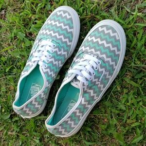 Vans Womens Chevron Print Canvas Slim Sneakers Unisex Size 8.5 Retro Streetwear
